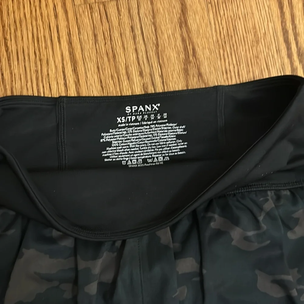 Spanx Booty Boost Double Layer Shorts - Picture 2 of 4